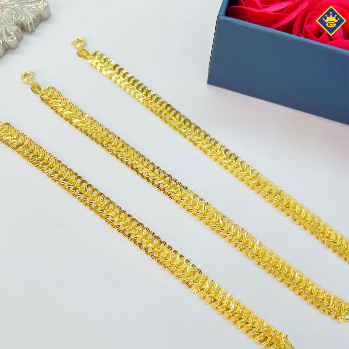 Mẫu lắc tay vảy cá thời trang, biểu tượng của sự may mắn