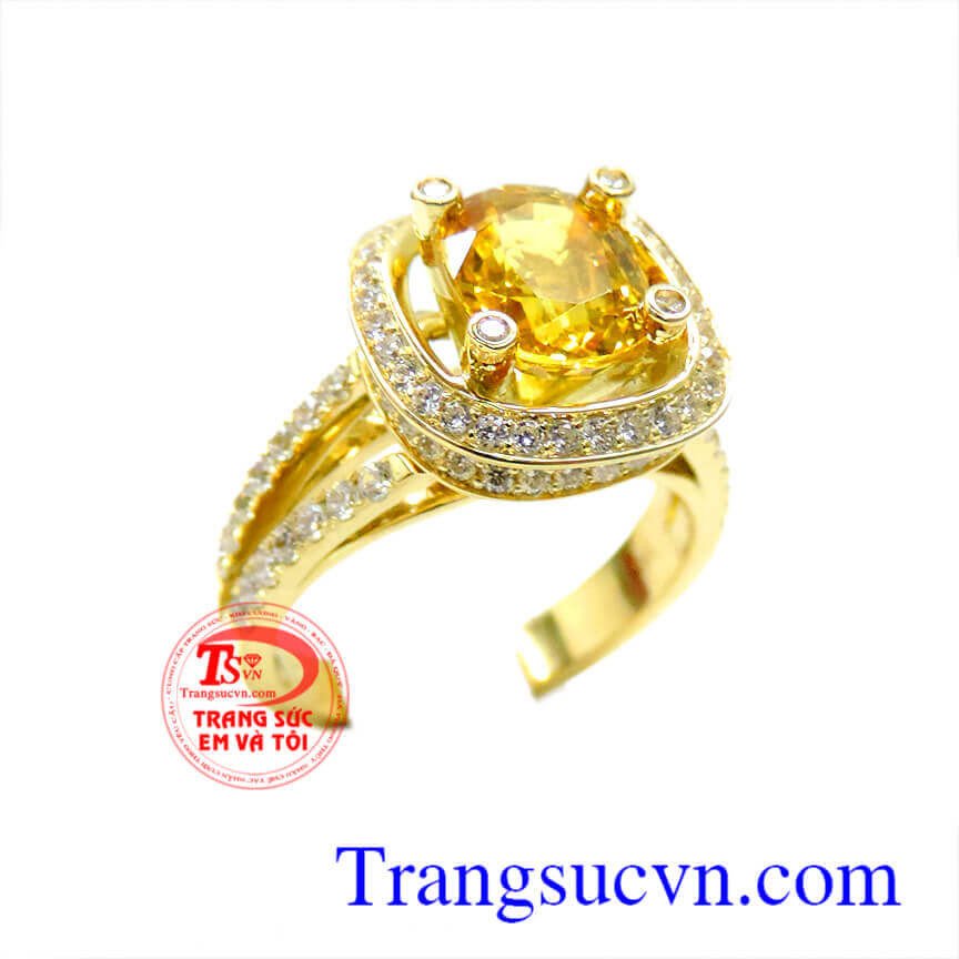 Mẫu trang sức vàng 18k với thiết kế xoắn ốc rực rỡ, tượng trưng cho sự thịnh vượng.