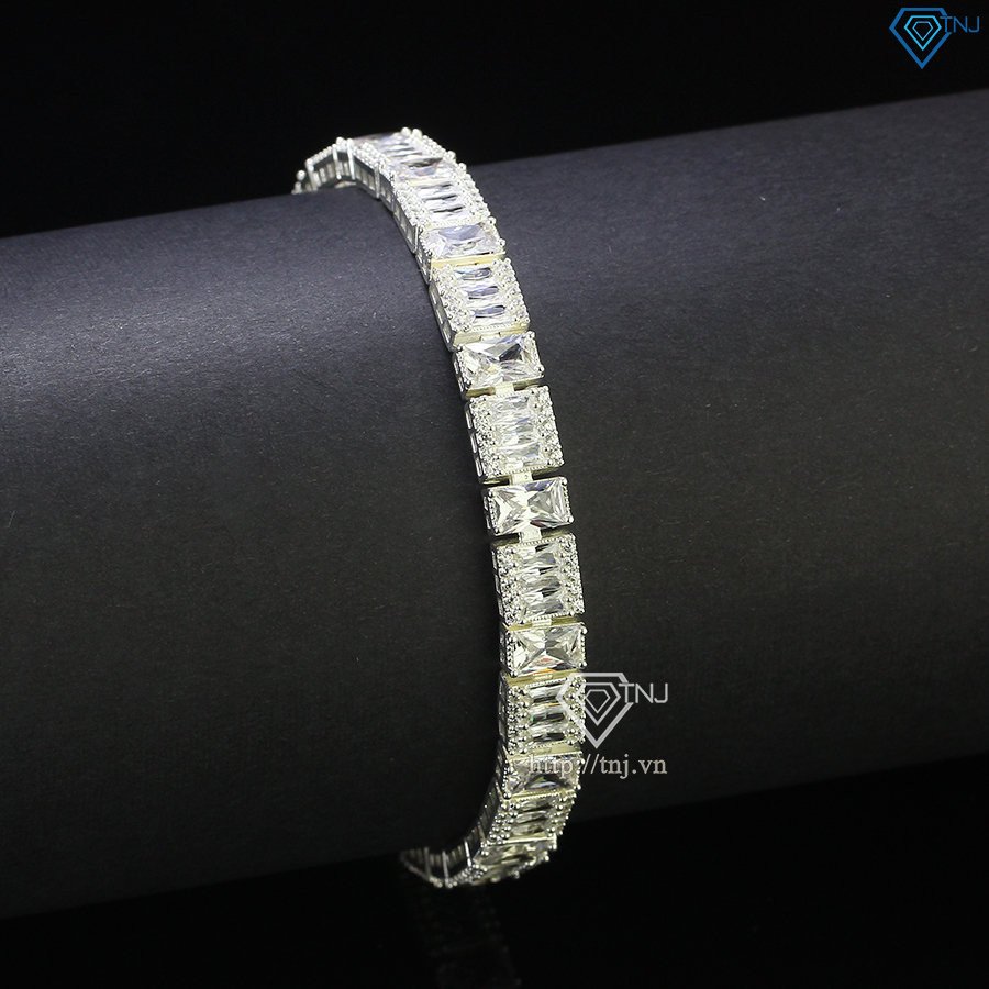 Mẫu vòng tay đá đẹp phong cách hiện đại cho phái mạnh