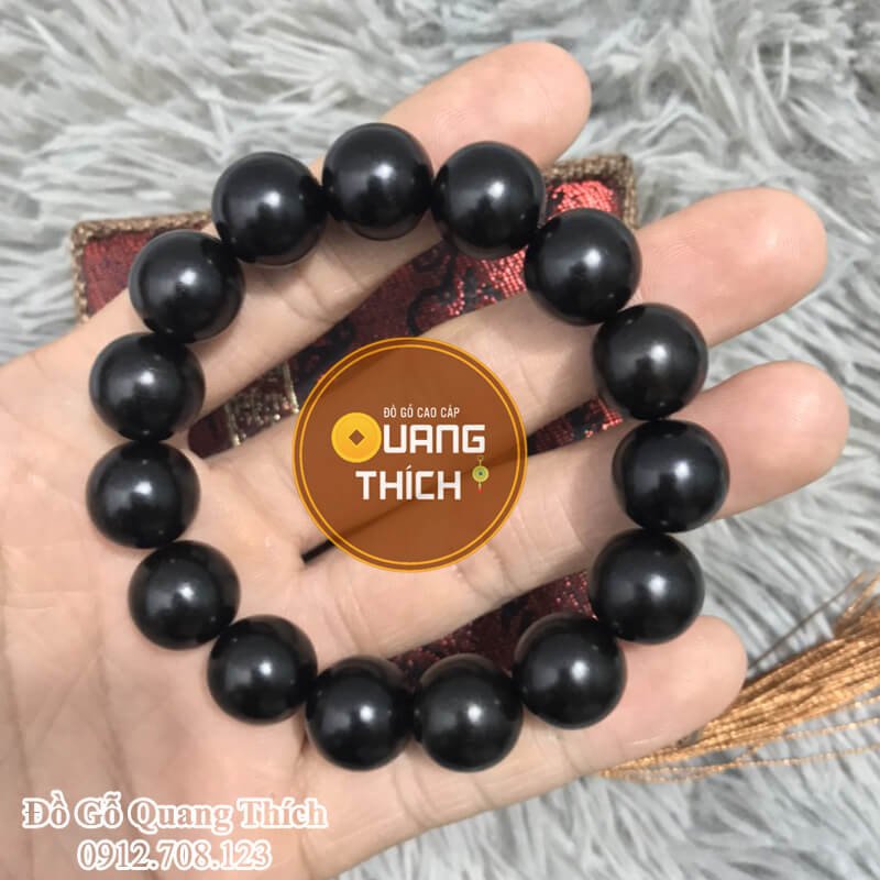 Mẫu vòng tay gỗ mun sừng đen tự nhiên 14mm, nổi bật với vẻ đẹp mộc mạc và quý phái