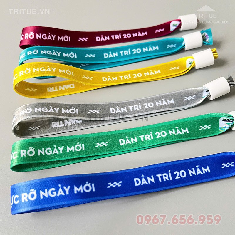 mẫu vòng tay vải in theo yêu cầu đa dạng cho các sự kiện âm nhạc
