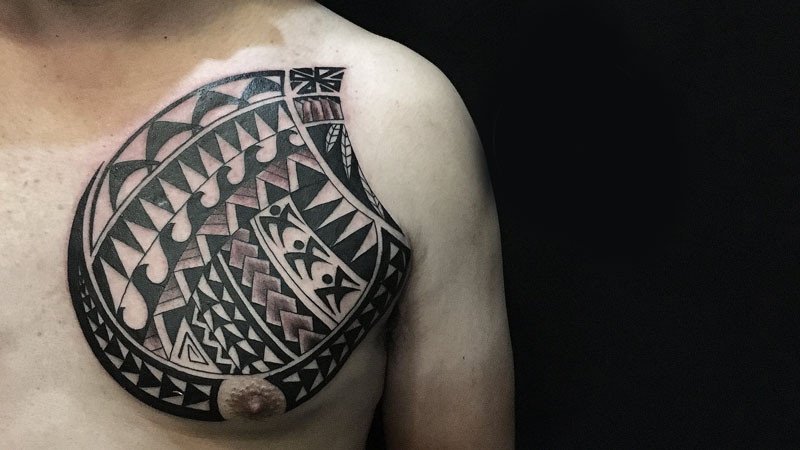 Mẫu xăm Maori ngực ôm trọn tim với ý nghĩa nhiệt huyết