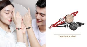 Một cặp vòng tay cảm ứng từ xa với thiết kế mặt trời và mặt trăng, tượng trưng cho tình yêu vĩnh cửu