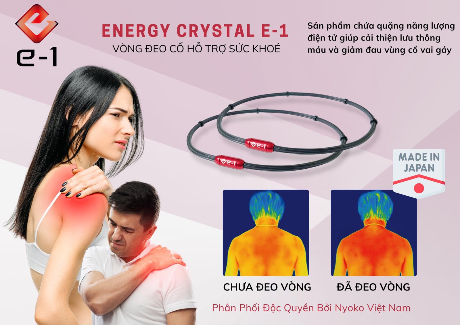 Người phụ nữ đeo vòng tay cân bằng khi tập yoga, minh họa khả năng hỗ trợ linh hoạt và cân bằng cơ thể