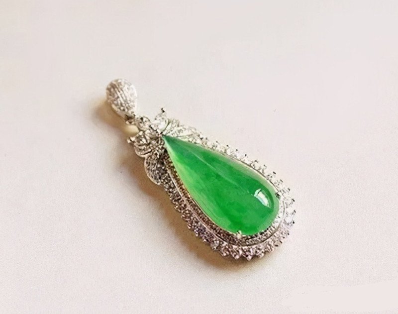 Những viên ngọc Phỉ Thúy Đế Vương Lục nguyên bản