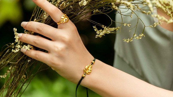 Nữ giới lựa chọn đeo vòng tay theo sở thích và thói quen cá nhân