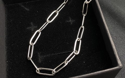 Phân biệt vòng tay titan và inox - Đặc tính kim loại