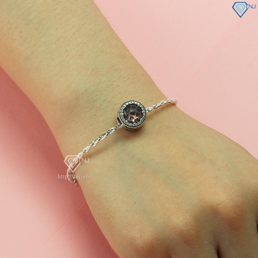 Quy trình chế tác tỉ mỉ mang lại vẻ đẹp hoàn hảo cho vòng tay charm bạc