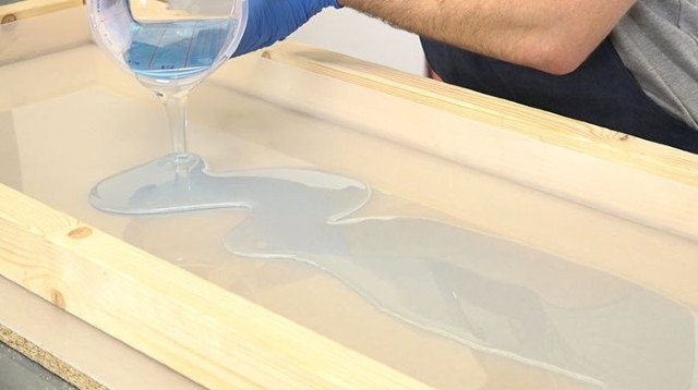 Quy trình đổ keo làm vòng tay handmade resin tỉ mỉ