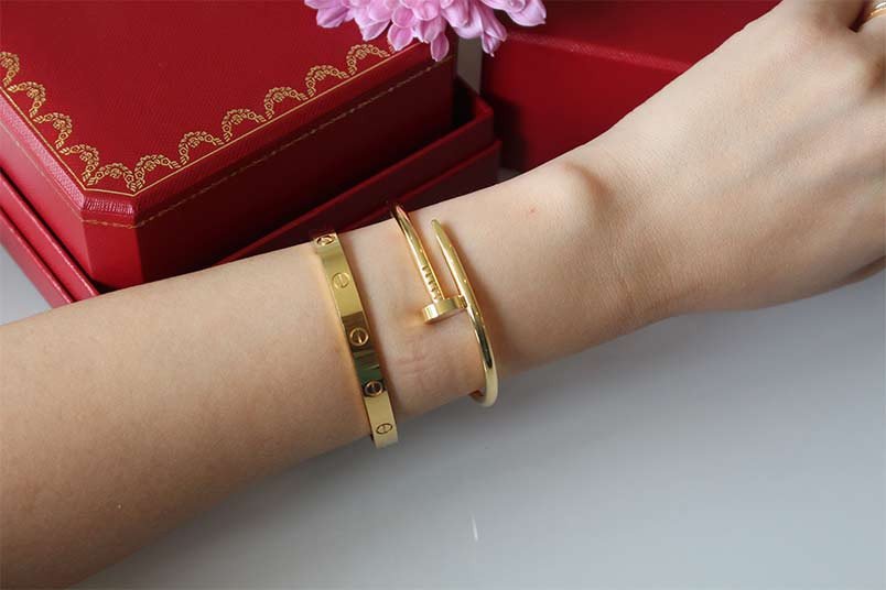 Sự tinh xảo trong chế tác góp phần vào giá trị của vòng tay Cartier
