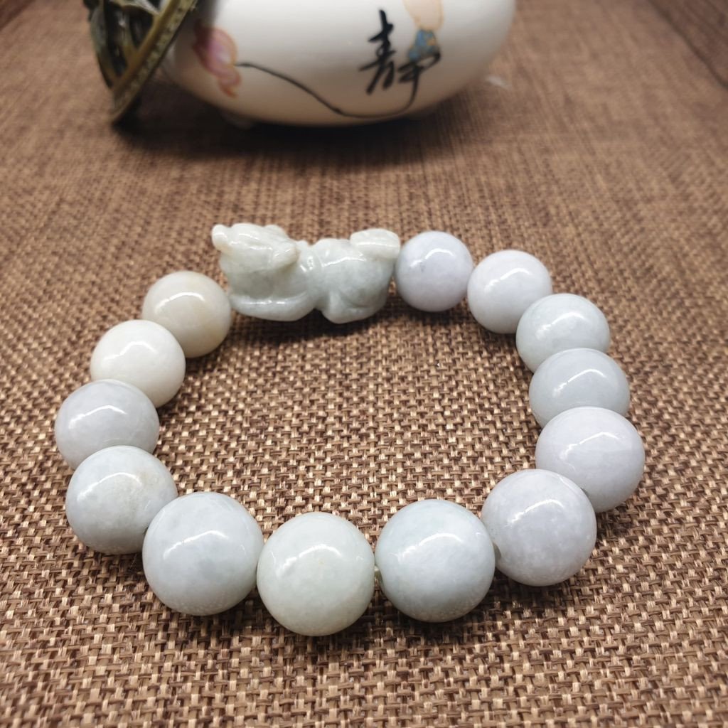Tác dụng phong thủy và năng lượng của vòng ngọc trắng tinh khiết