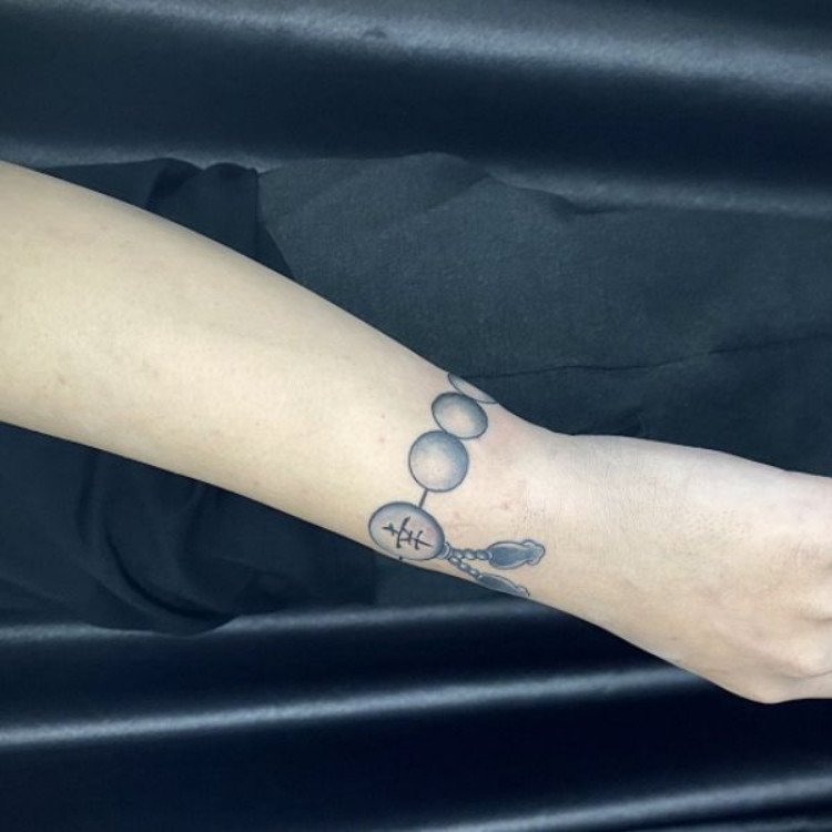 Tattoo vòng tay Nhật cổ hình tròn kiểu chuỗi hạt