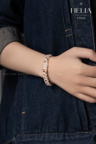 Thiết kế mắt xích dẹt đặc trưng của lắc tay Cuban