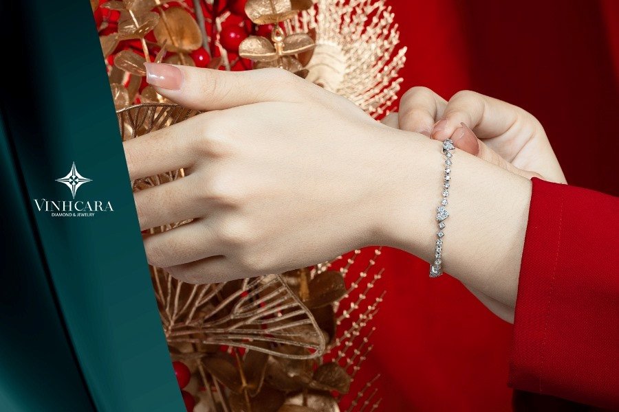 Tiêu chuẩn 4Cs đánh giá giá trị vòng tay hột xoàn
