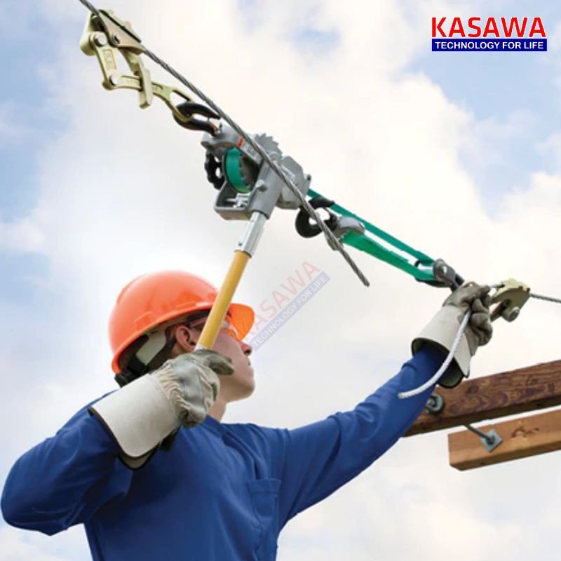 Tời cáp lắc tay ứng dụng trong sửa chữa điện