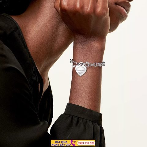 Vẻ đẹp vượt thời gian của vòng tay dạng xoắn Tiffany & Co