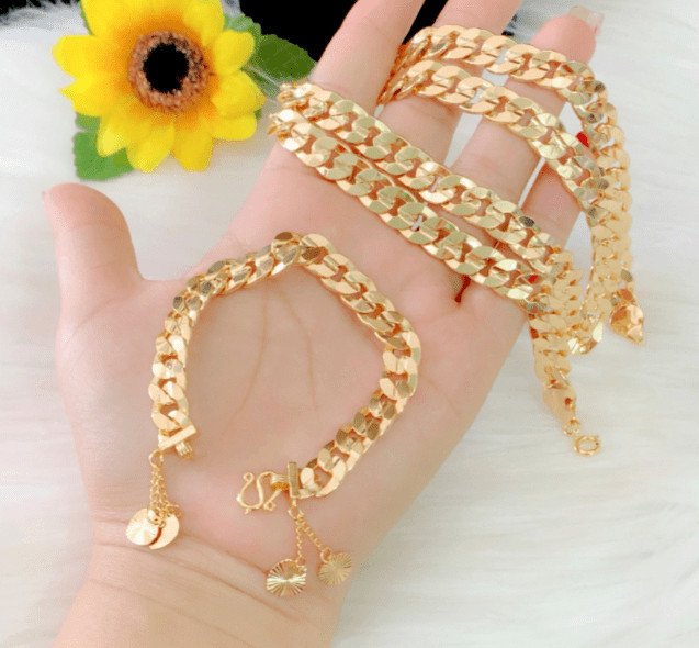 Tư vấn cách chọn mua lắc tay nam vàng 18k 3 chỉ phù hợp với ngân sách.