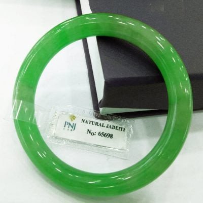 Ví dụ về vòng tay cẩm thạch có chứng nhận pnj