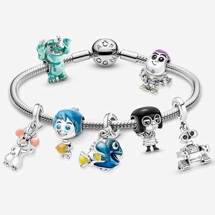 Vòng Charm Pandora với nhiều biểu tượng khác nhau