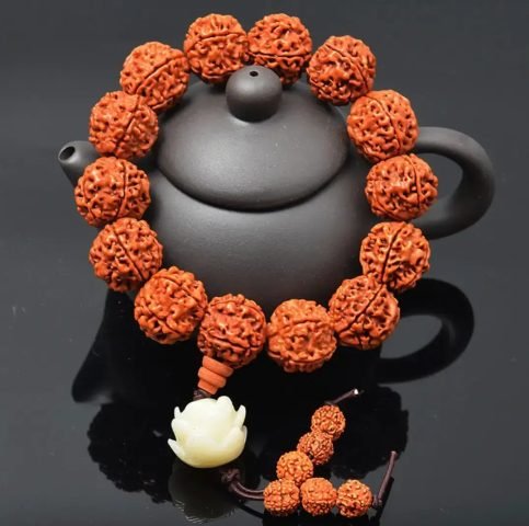 Vòng đeo tay hạt Kim Cang Rudraksha tự nhiên