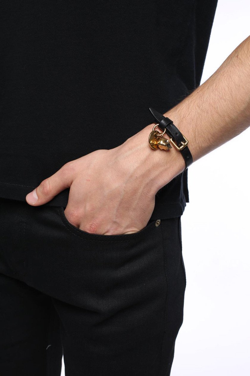 Vòng đeo tay nam hàng hiệu Alexander McQueen da khóa đầu lâu