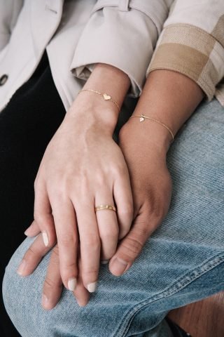 vòng tay an gem bền chặt, khả năng tháo gỡ với công cụ chuyên dụng