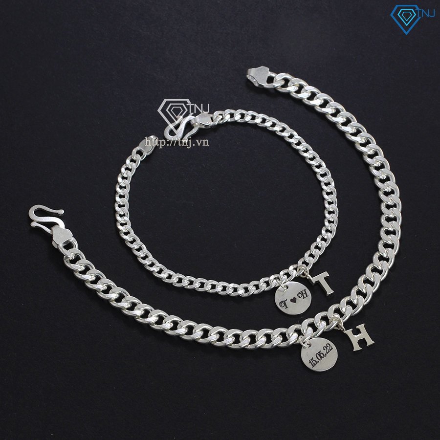Vòng tay bạc đôi được khắc tên chi tiết
