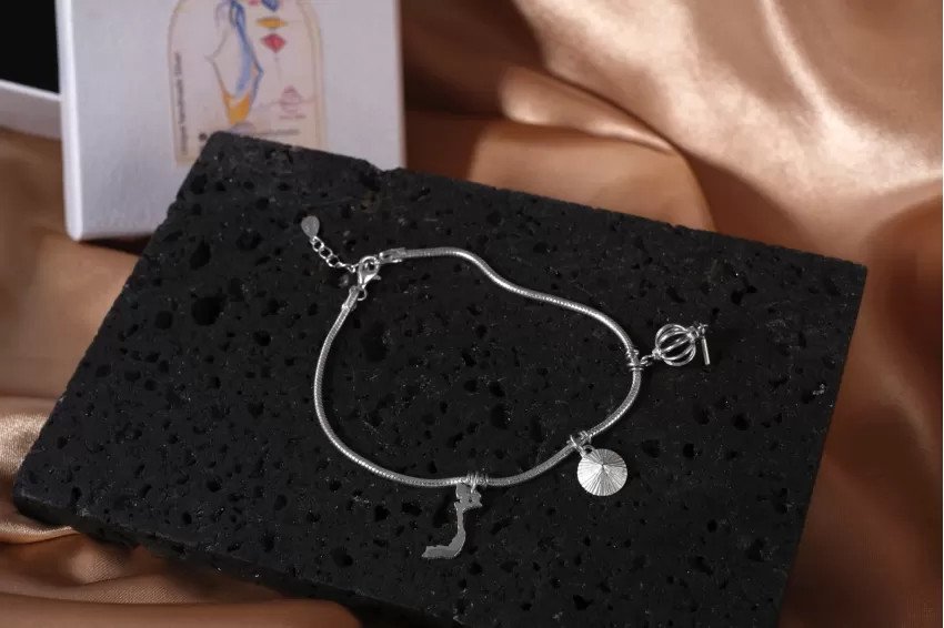 Vòng tay bạc handmade cho nam với thiết kế tối giản tinh tế