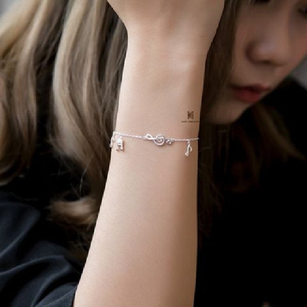 Vòng tay bạc nữ hình nốt nhạc