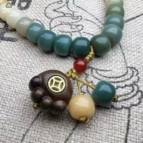 Vòng tay bồ đề ngũ sắc Đôn Hoàng với charm vuốt mèo duyên dáng