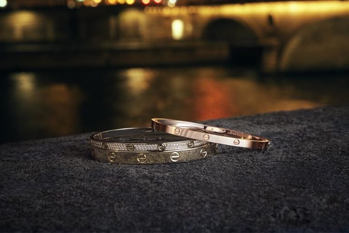 Vòng tay Cartier Love với thiết kế khóa vít độc đáo, biểu tượng tình yêu vĩnh cửu