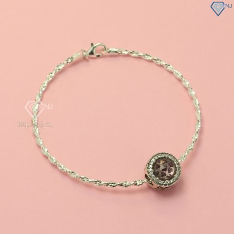 Vòng tay charm bạc đính đá tím sang trọng, thể hiện phong cách cá nhân