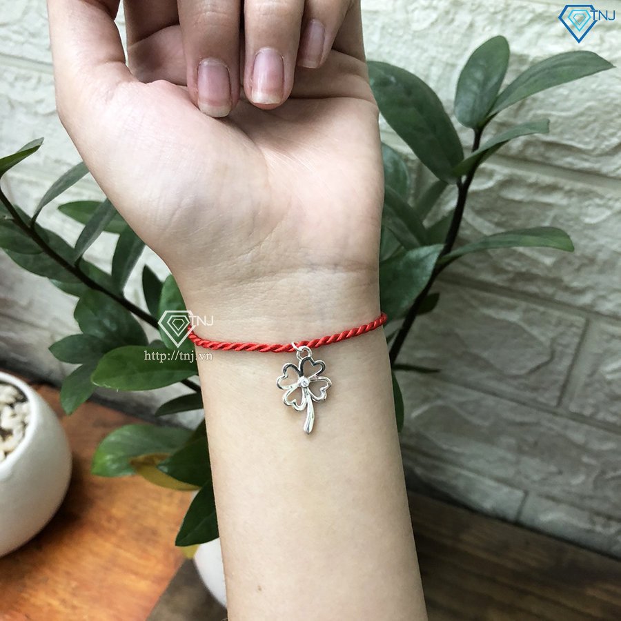Vòng tay chỉ đỏ cỏ 4 lá phù hợp cho cả nam và nữ