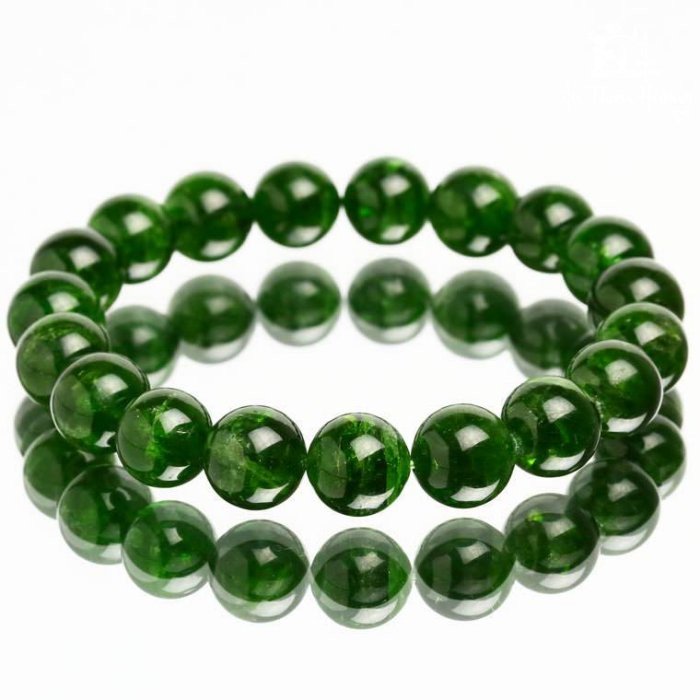 Vòng tay đá Diopside màu xanh rêu độc đáo, đem lại tinh thần minh mẫn