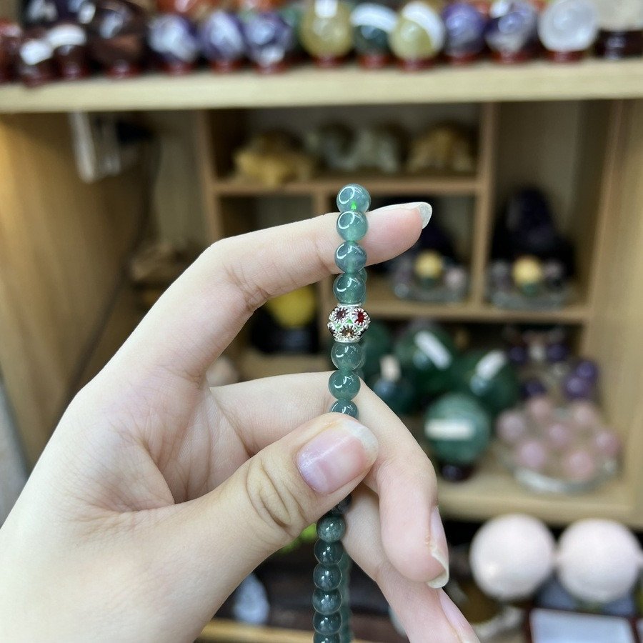 Vòng tay đá ngọc lam mang lại lợi ích cho sức khỏe