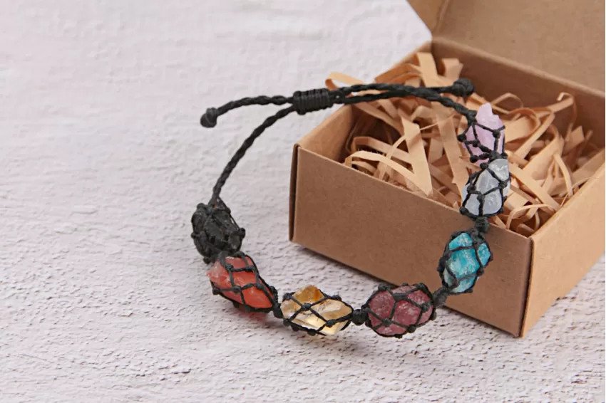 Vòng tay đá tự nhiên handmade cho nam với các viên đá nhiều màu sắc
