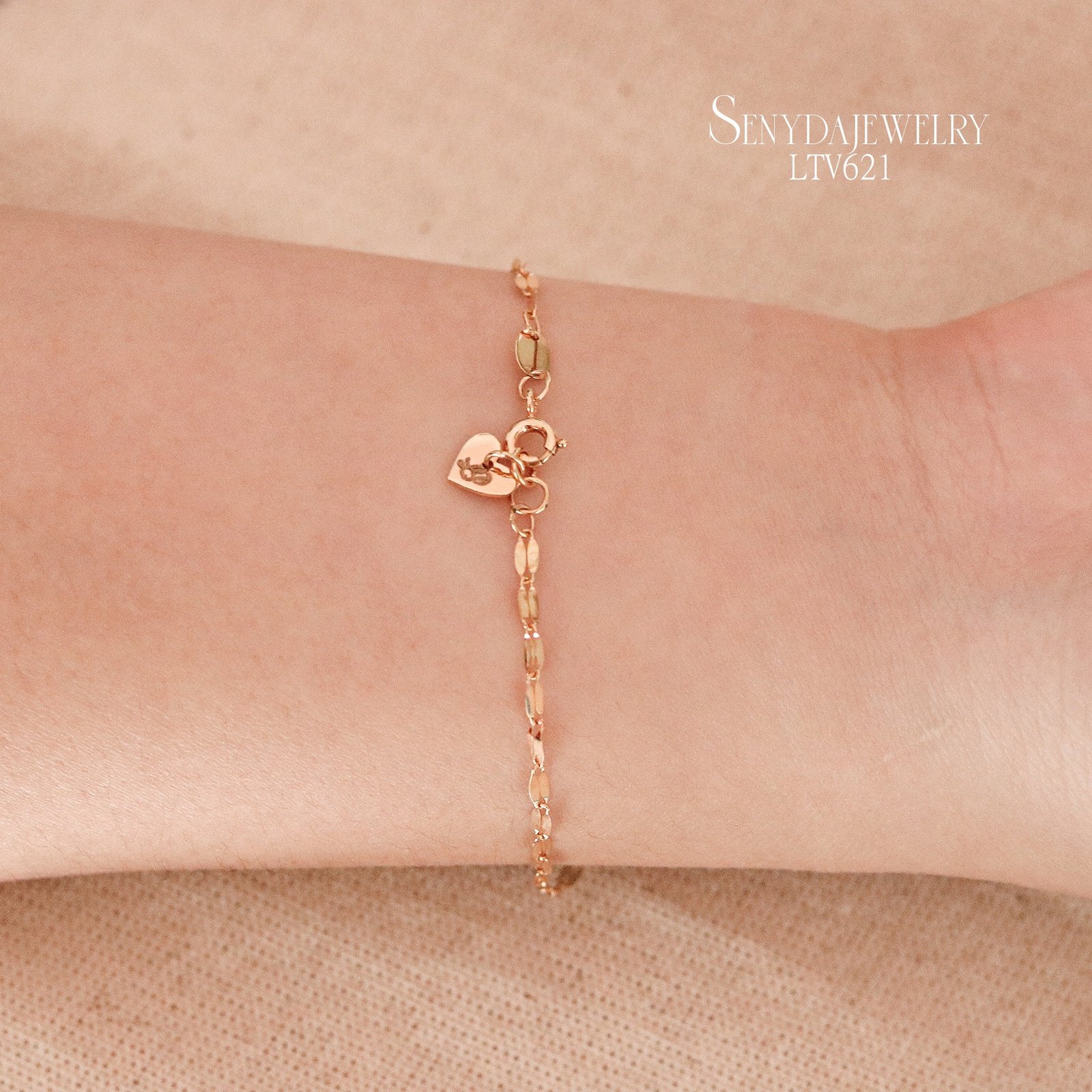 Vòng tay đôi vàng với thiết kế charm đặc biệt, thể hiện tình cảm lứa đôi