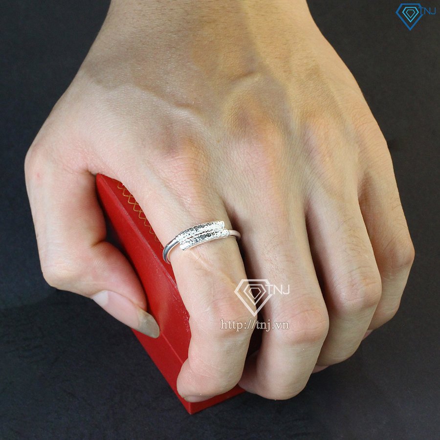 Vòng tay gậy như ý bạc khi đeo