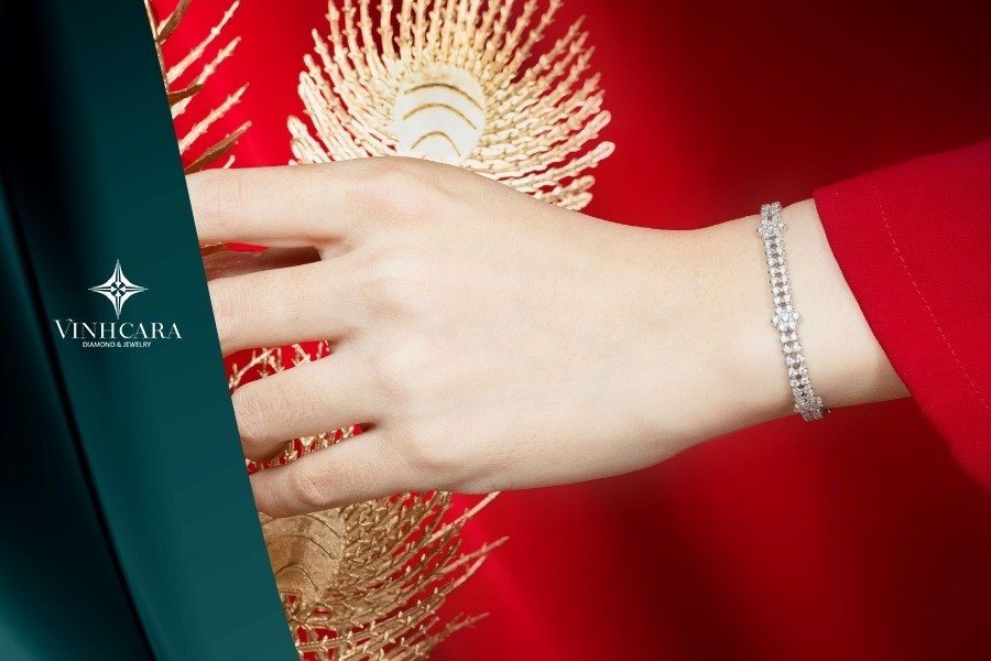 Vòng tay hột xoàn kiểu dáng Chain mềm mại