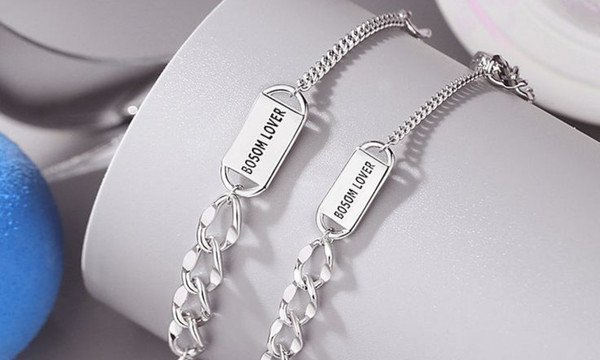 Vòng tay khắc tên giúp bạn gửi gắm thông điệp yêu thương