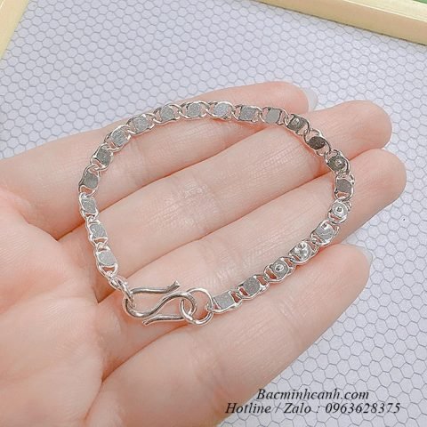 Vòng tay mắt mèo bạc cho bé với thiết kế tinh xảo