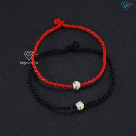 Vòng tay nam nữ chỉ đỏ may mắn trên tay