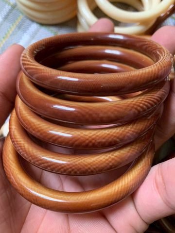 Vòng tay ngà voi ma mút cổ xưa thể hiện sự sang trọng