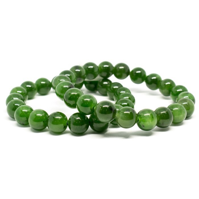 Vòng tay ngọc bích Nephrite màu xanh dịu, được tin là mang lại may mắn và sức khỏe cho người mệnh Mộc
