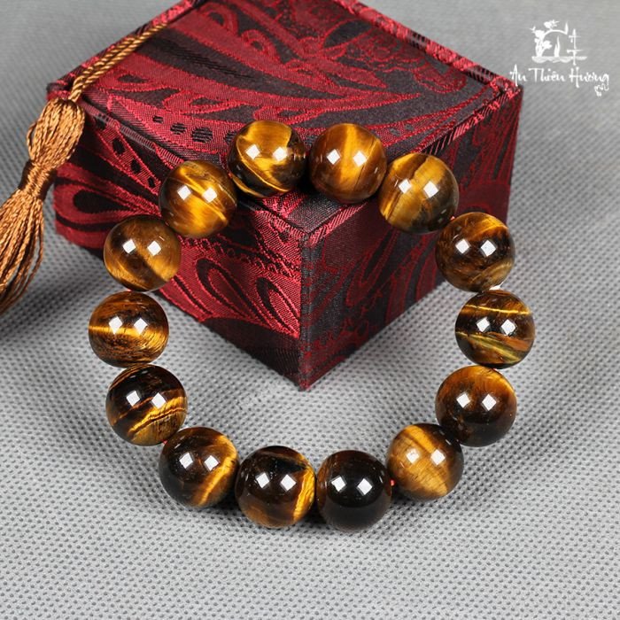 Vòng tay phong thủy đá mắt hổ màu vàng nâu hỗ trợ rất tốt cho tinh thần và sự tự tin của người đeo