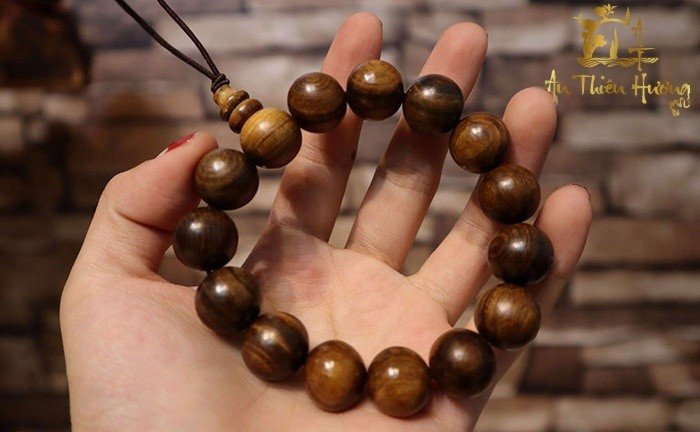 Vòng tay phong thủy gỗ cho nữ mệnh Hỏa