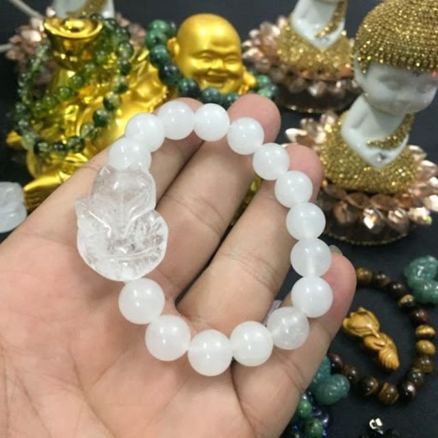 Vòng tay phong thủy mệnh Thủy từ đá Hồ Ly