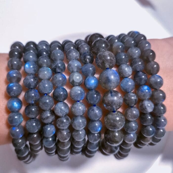 Vòng tay phong thủy mệnh Thủy từ đá Labradorite