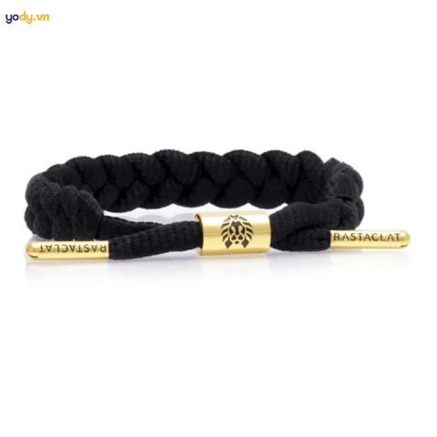 Vòng tay Rastaclat đa sắc màu trên nền trắng, biểu tượng của năng lượng tích cực