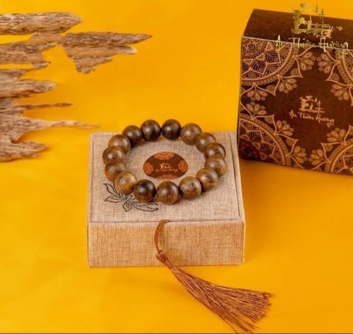 Vòng tay trầm hương mang lại bình an cho nữ mệnh Mộc